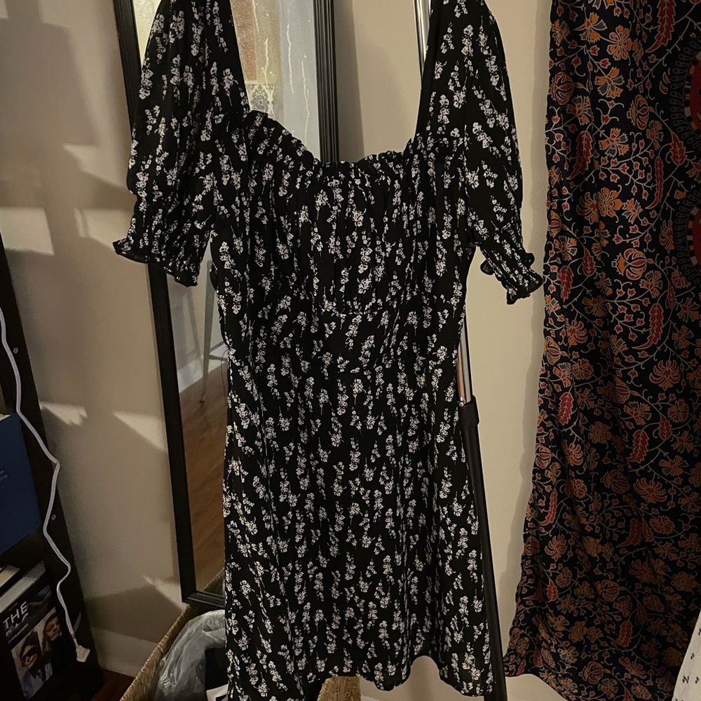 NWOT Francesca’s black and white floral dress